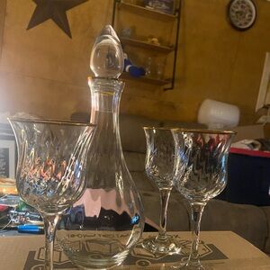 Maxim Circleware 4 Piece Wine Set 40oz Decanter 3 9oz Gold Rim Glasses